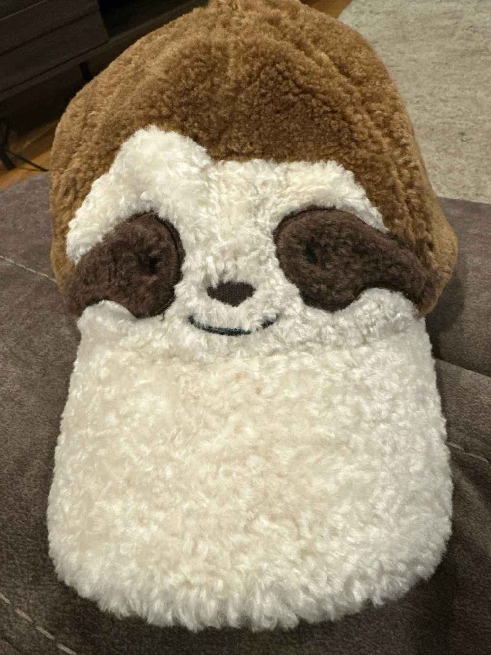 American Eagle Outfitters Plush Sloth Hat in Cream & Brown